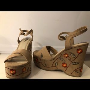 Embroidered summer open toed wedges